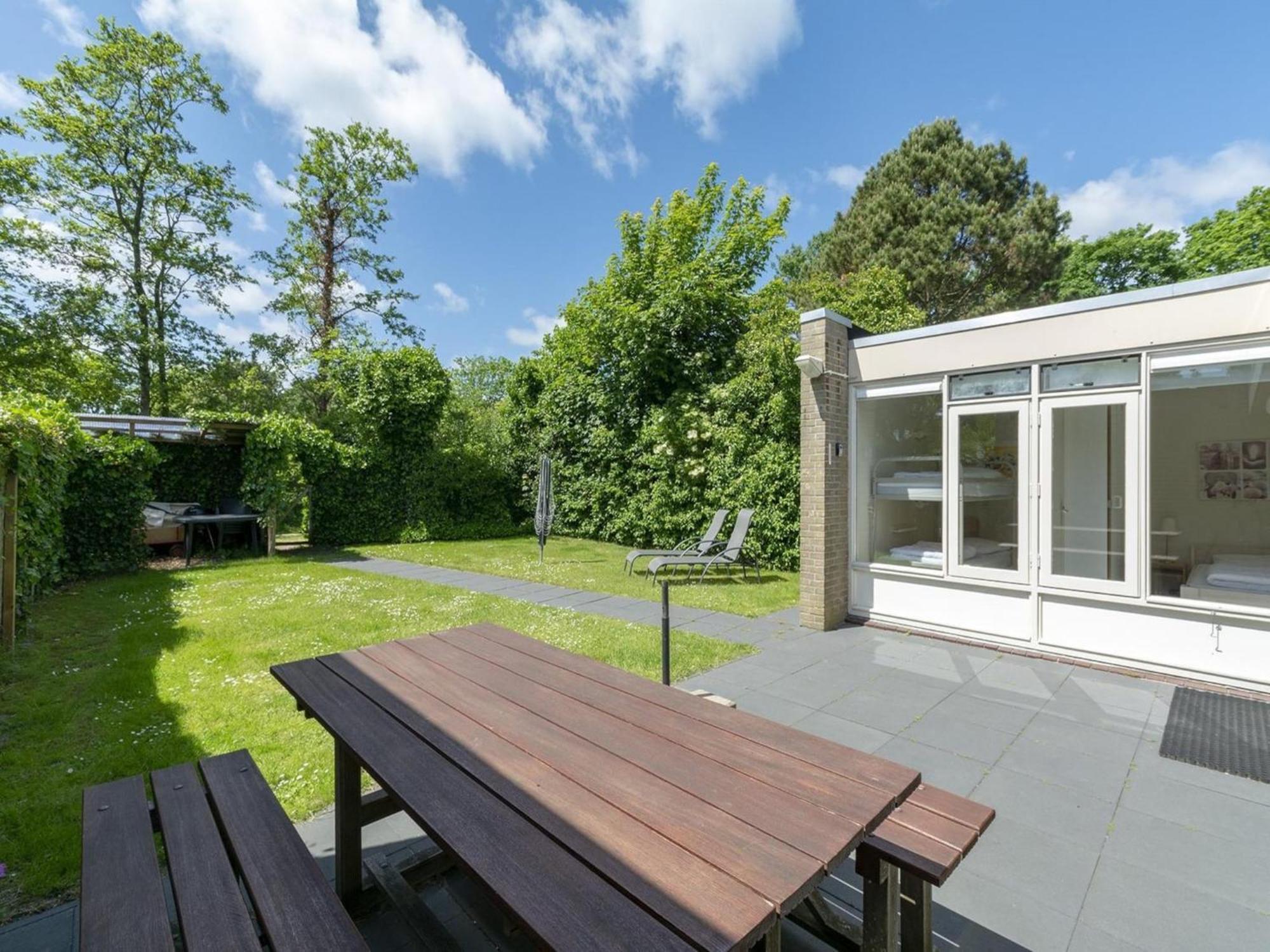 Cozy Bunglow With Patio Sint Maartensvlotbrug Exterior photo
